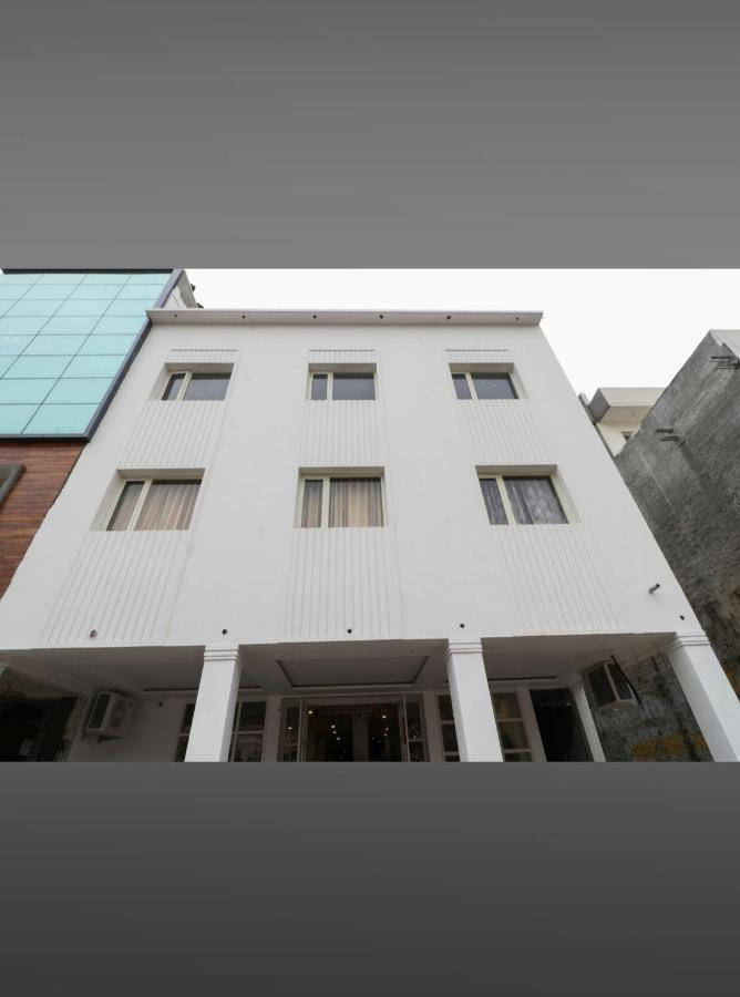 Hotel Almond Zirakpur Екстериор снимка