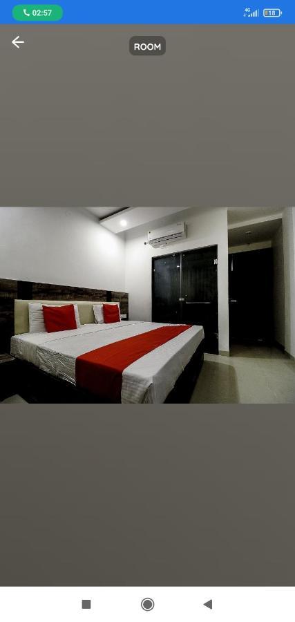 Hotel Almond Zirakpur Екстериор снимка