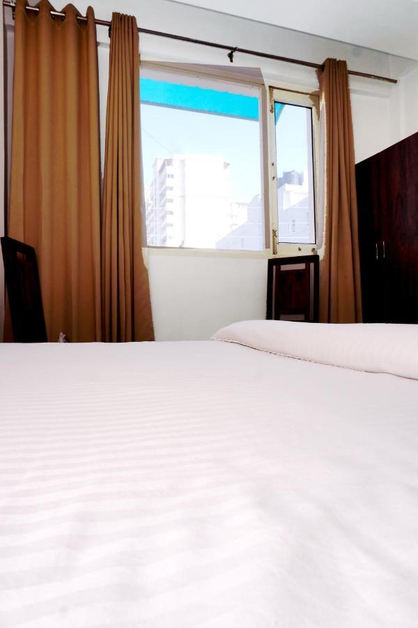 Hotel Almond Zirakpur Екстериор снимка