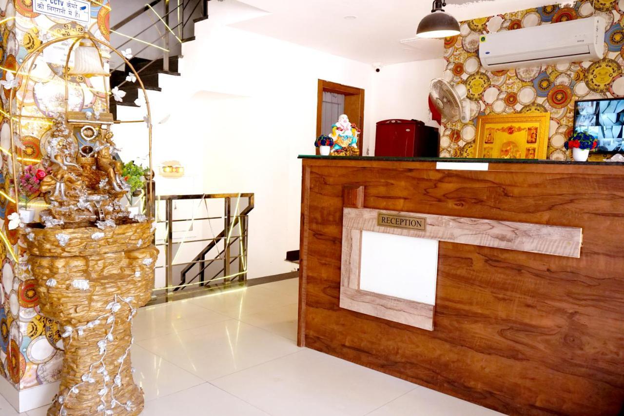 Hotel Almond Zirakpur Екстериор снимка