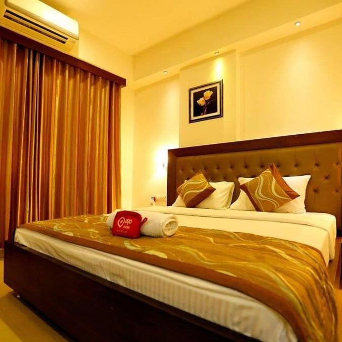 Hotel Almond Zirakpur Екстериор снимка