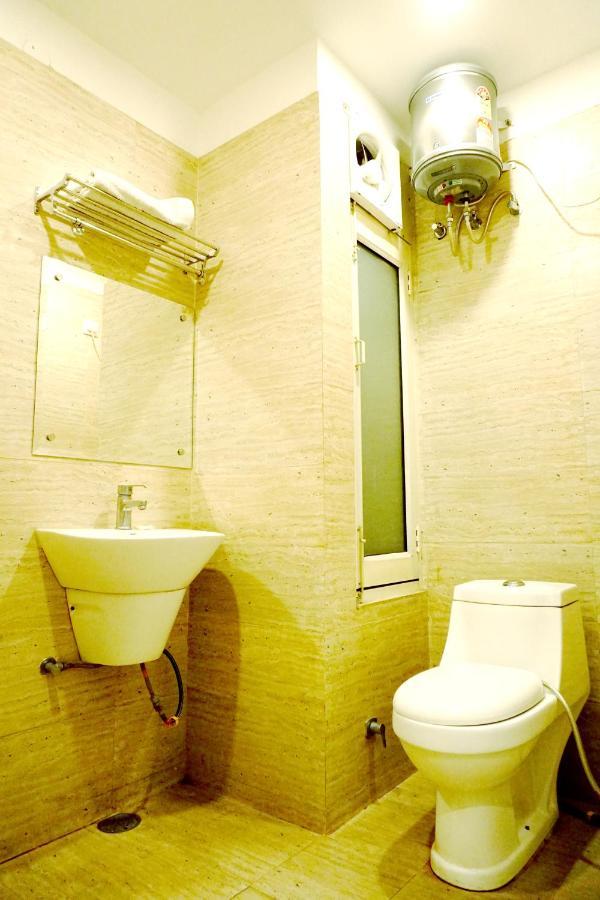 Hotel Almond Zirakpur Екстериор снимка