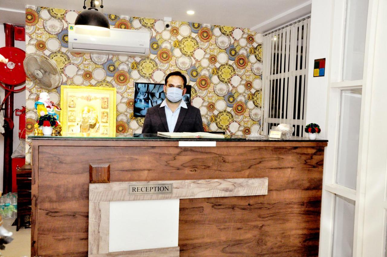Hotel Almond Zirakpur Екстериор снимка