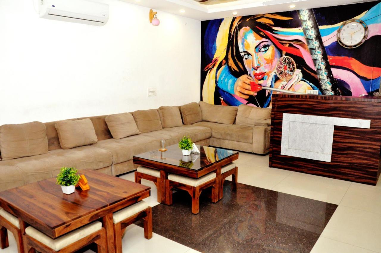 Hotel Almond Zirakpur Екстериор снимка